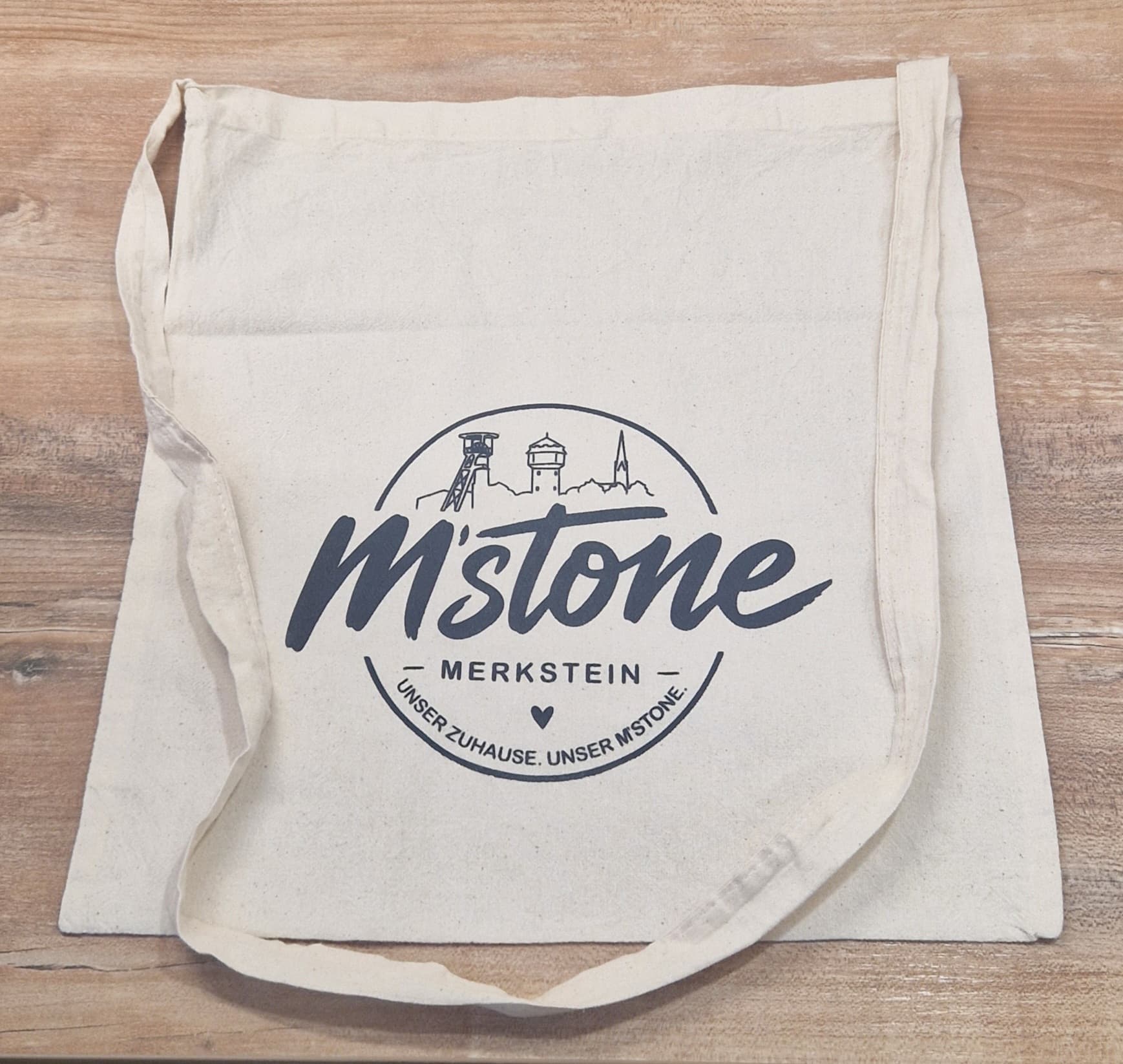 Naturfarbene M'stone Stofftasche mit dunklem Badge-Print