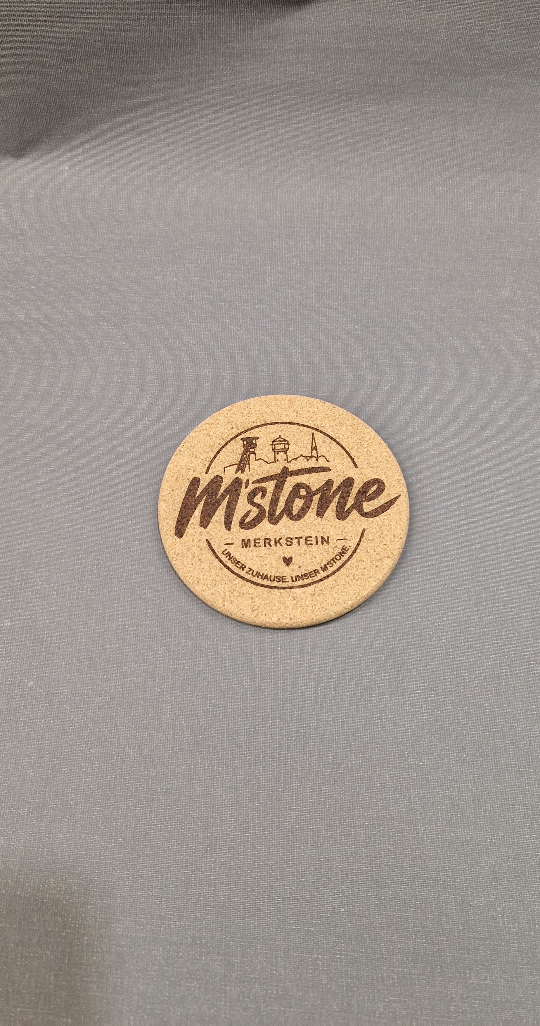Runder Kork-Untersetzer mit gelasertem M'stone Badge